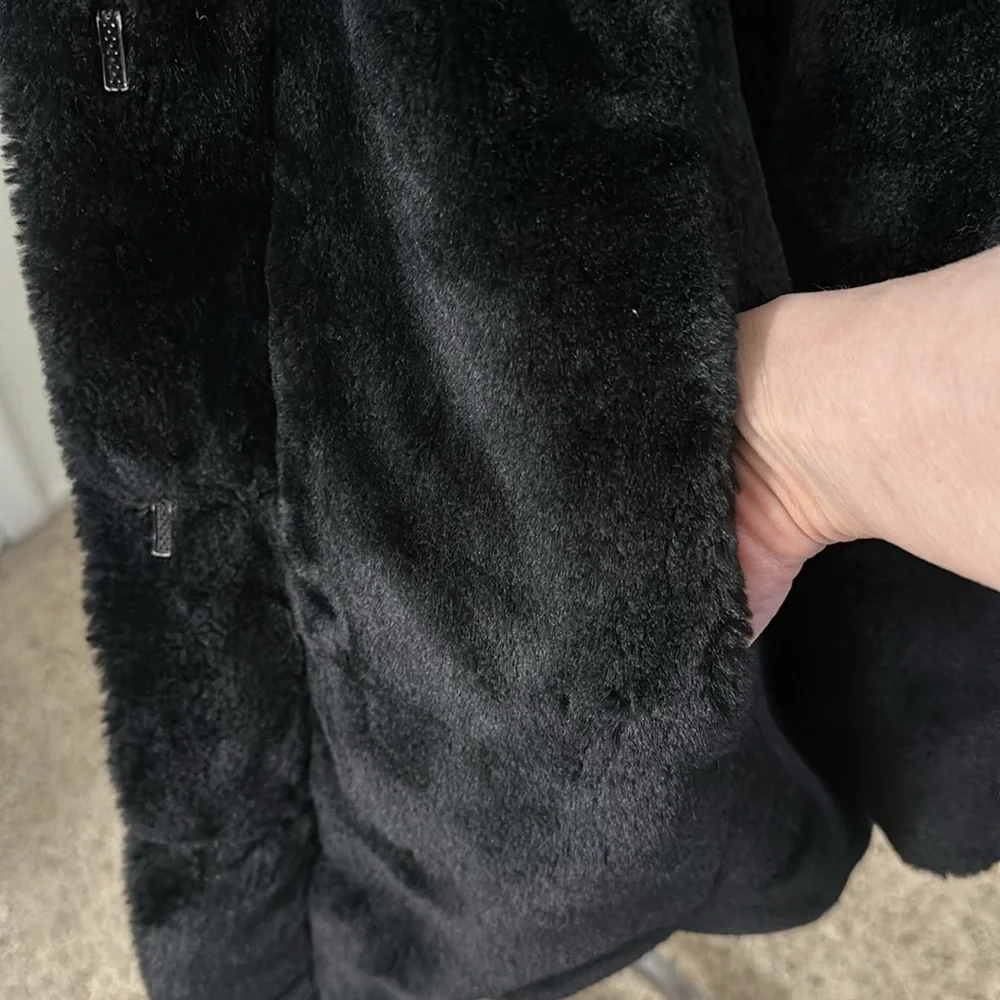 Luxurious Black Faux Fur Coat - Picture 9 of 17